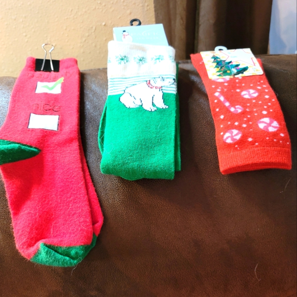 Have fun with these 3 pairs of Christmas socks!